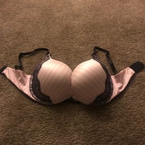 VS bombshell adds 2 cups